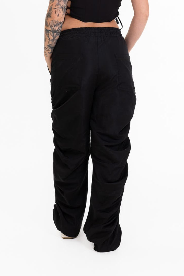 Calça Tactel Preta com Franzido Lateral