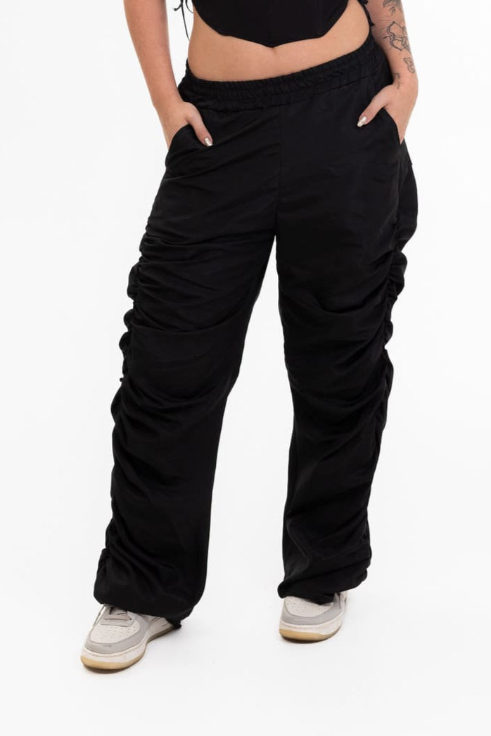 Calça Tactel Preta com Franzido Lateral